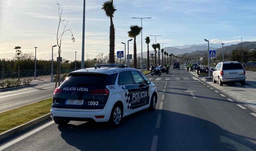 La Policía Local de Motril realiza junto a la DGT una campaña de cinturón de seguridad y sistemas de retención infantil